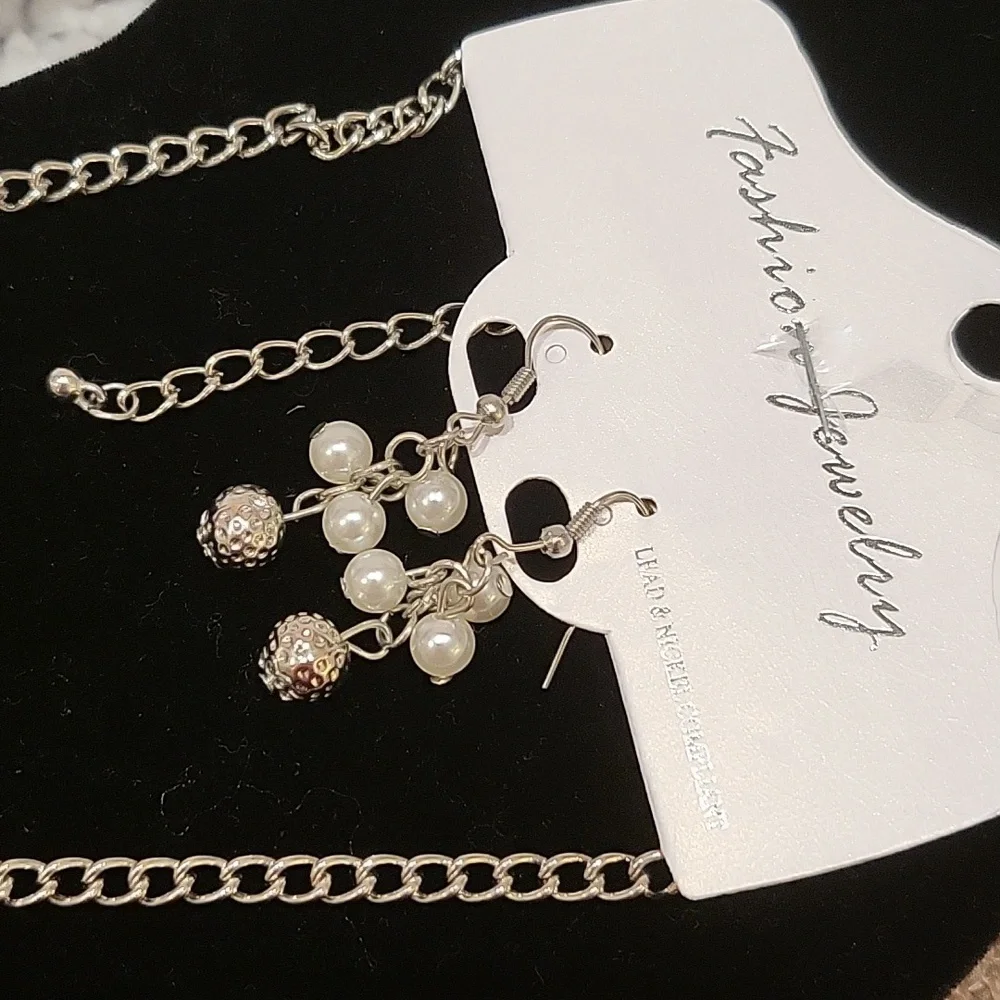 Necklace & Earrings - Picture 4 of 9